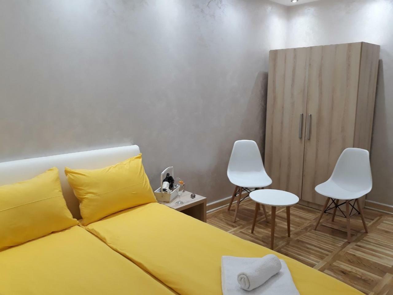 Sweet Yellow Apartment Beograd Bagian luar foto
