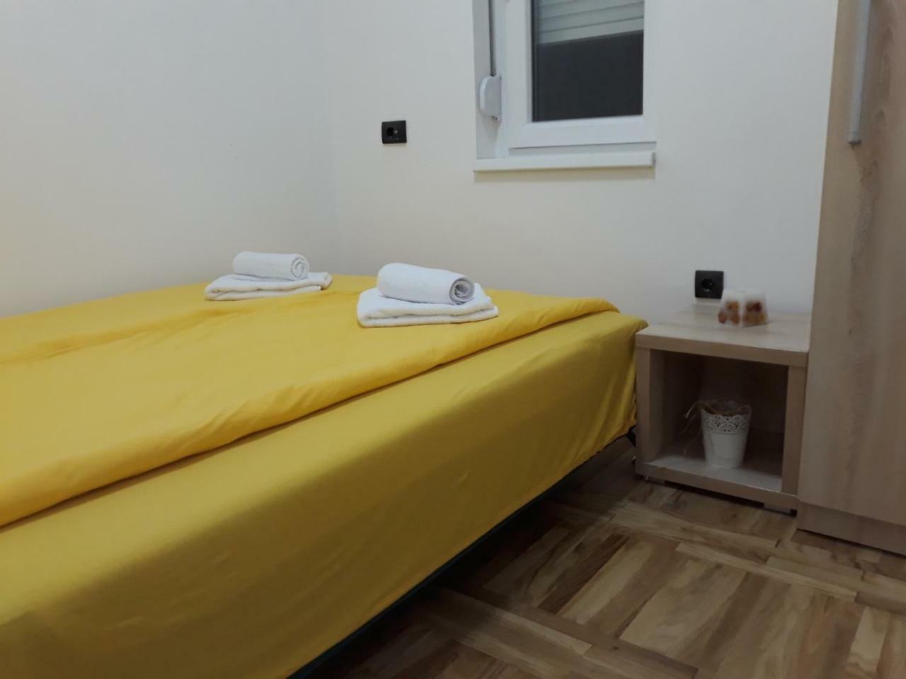 Sweet Yellow Apartment Beograd Bagian luar foto