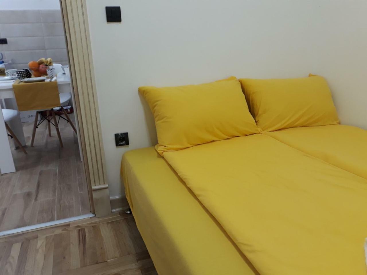 Sweet Yellow Apartment Beograd Bagian luar foto