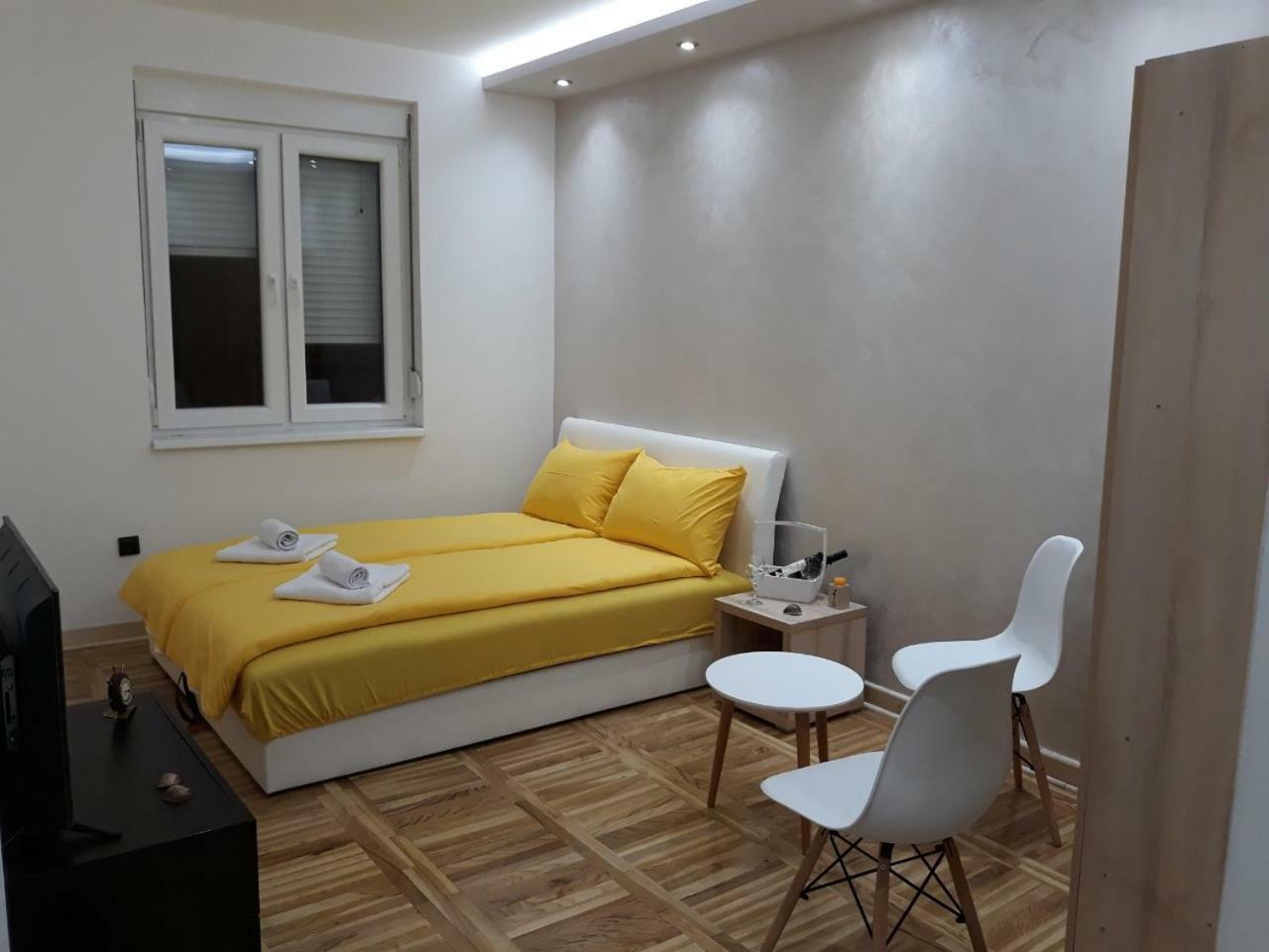 Sweet Yellow Apartment Beograd Bagian luar foto