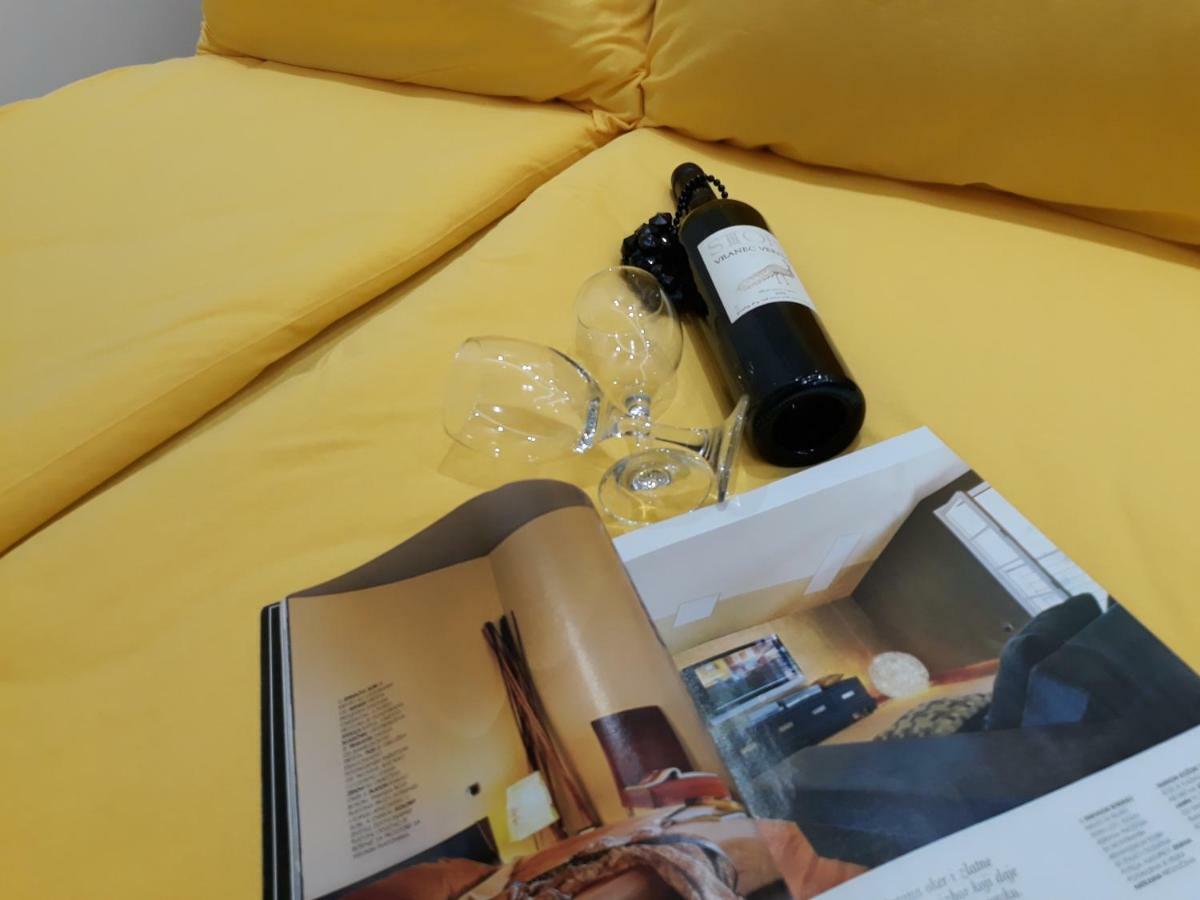 Sweet Yellow Apartment Beograd Bagian luar foto