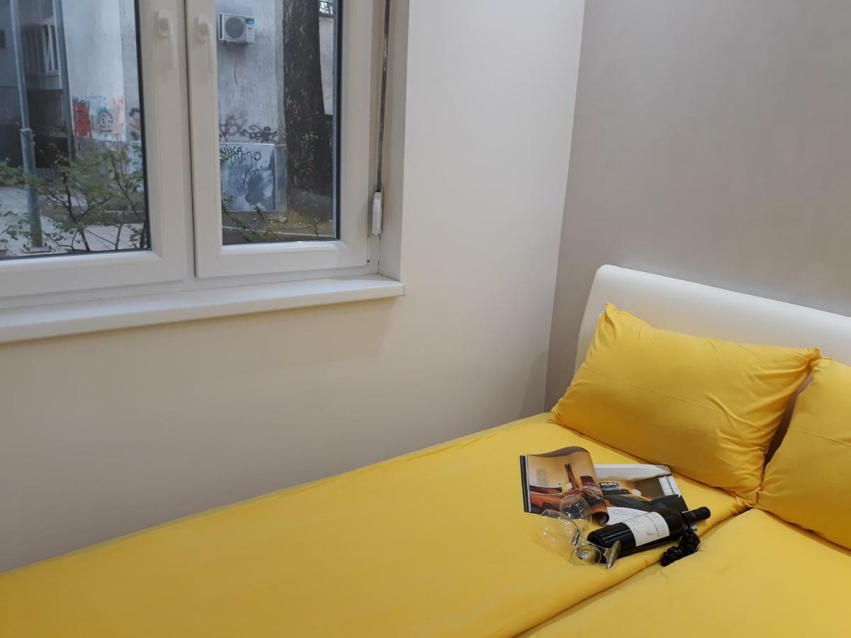 Sweet Yellow Apartment Beograd Bagian luar foto