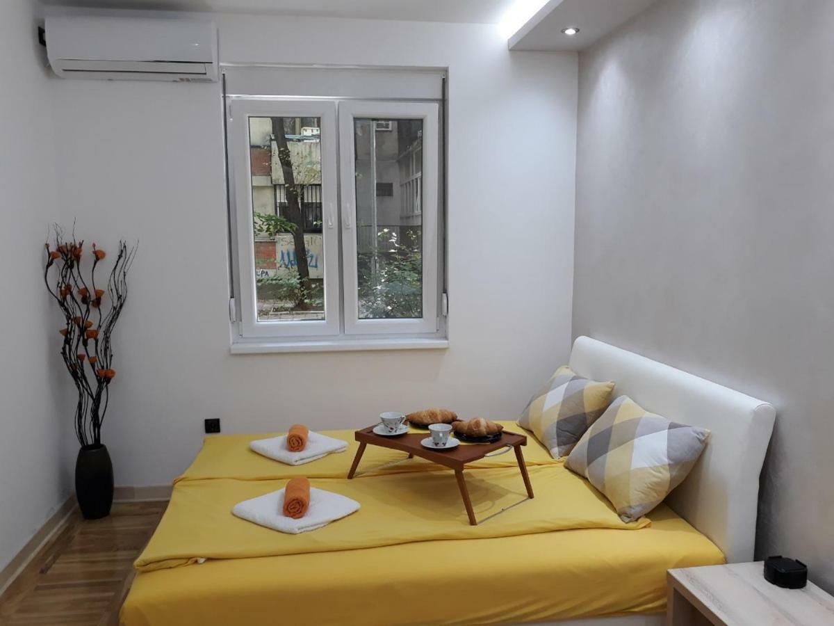 Sweet Yellow Apartment Beograd Bagian luar foto