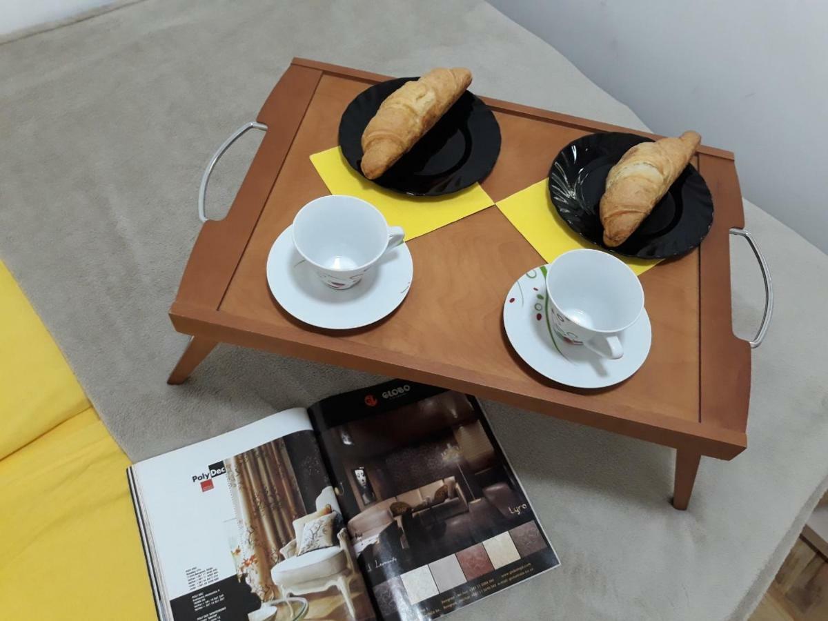 Sweet Yellow Apartment Beograd Bagian luar foto