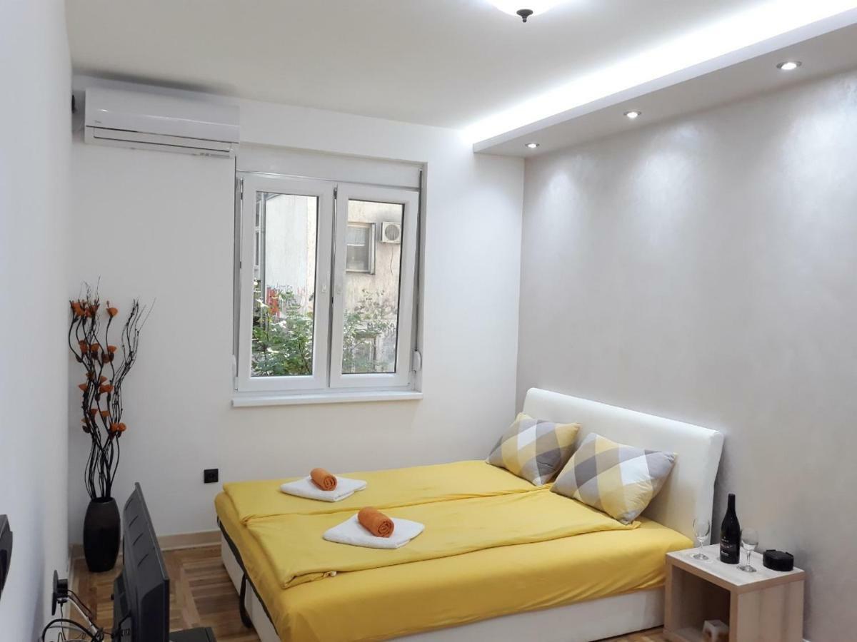 Sweet Yellow Apartment Beograd Bagian luar foto