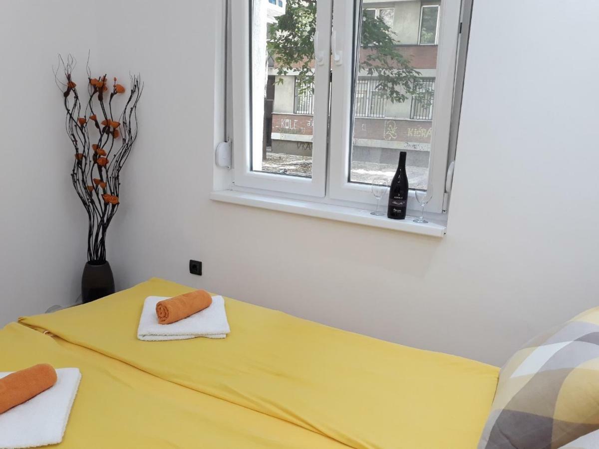 Sweet Yellow Apartment Beograd Bagian luar foto